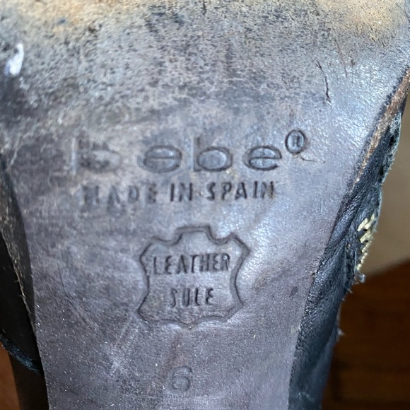 Beautiful Bebe Italian leather black booties size 6. - Picture 4 of 4